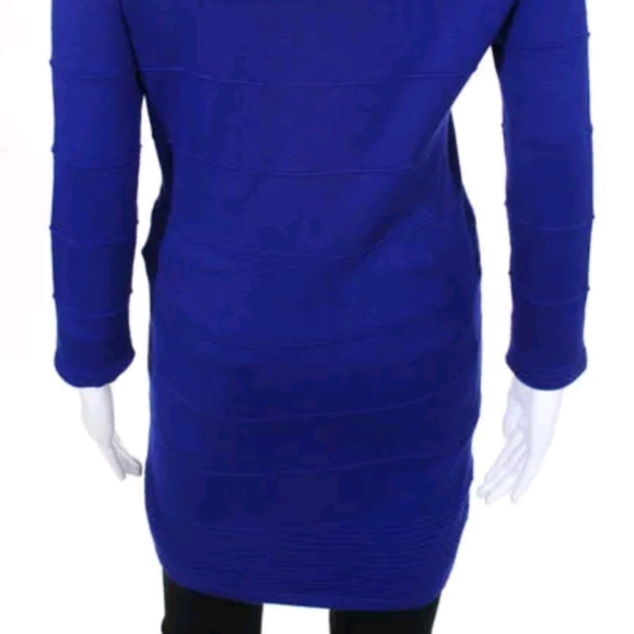 Hearts and Crush cold shoulder dress - Picture 6 of 8